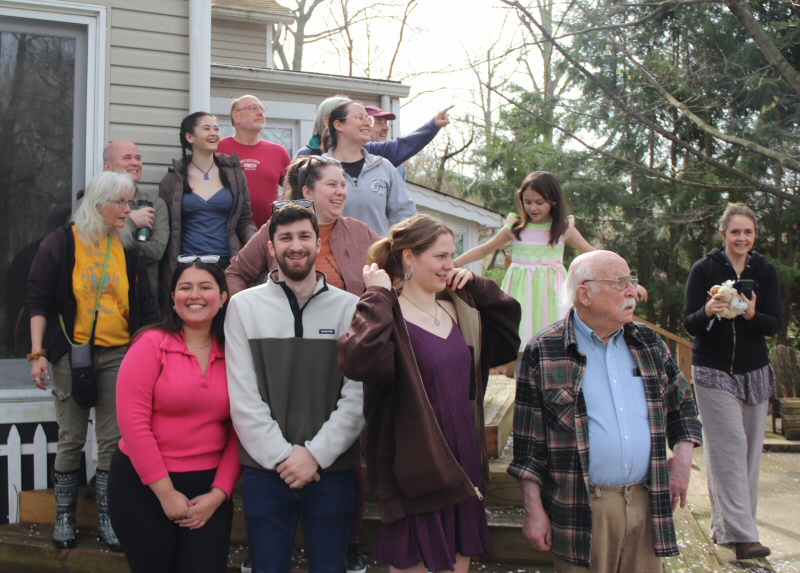 There's a  bird interruption to the family photo shoot