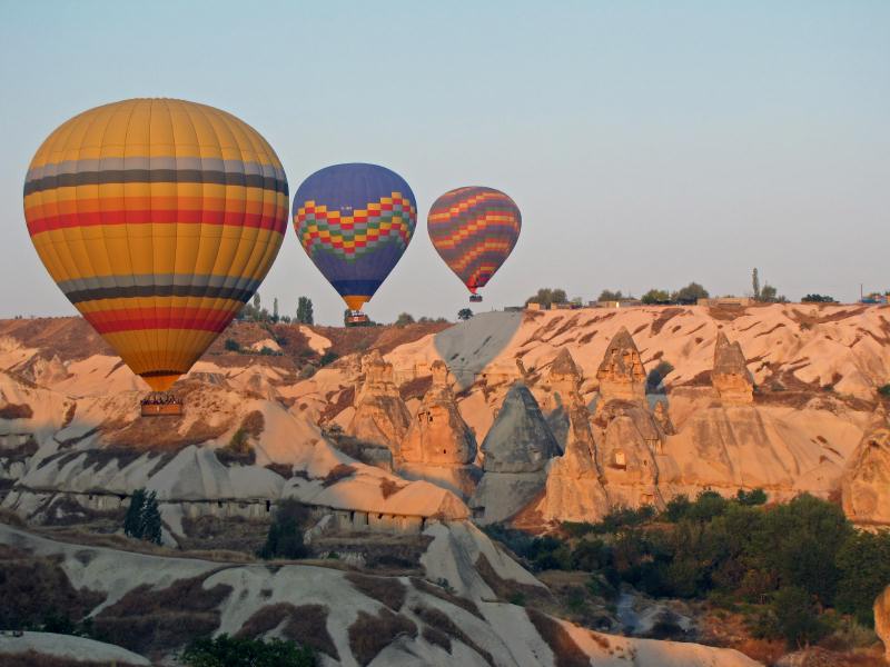 Turkey show -005 balloons over Cappadocia